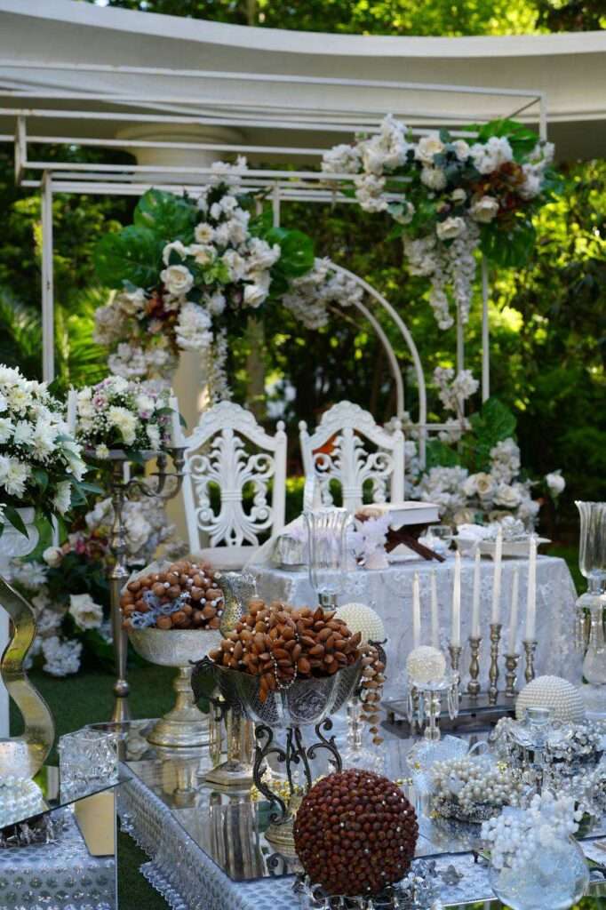 سفره عقد در باغ